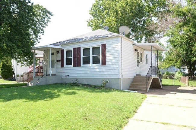 10630 St Lawrence Ln in St. Ann, MO - Building Photo - Building Photo