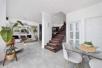690 SW 1st Ct, Unit PHI10 in Miami, FL - Building Photo - Building Photo