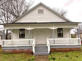 8 4th St in Jackson, TN - Building Photo