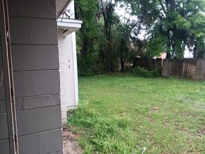 230 Lee Dr in Orange Park, FL - Foto de edificio - Building Photo