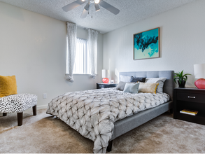 Meridian Terrace in Sacramento, CA - Foto de edificio - Building Photo