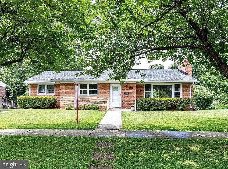 4907 Elsmere Ave in Bethesda, MD - Building Photo