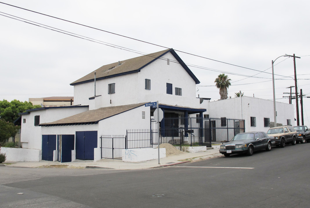 201 N Echandia St in Los Angeles, CA - Building Photo