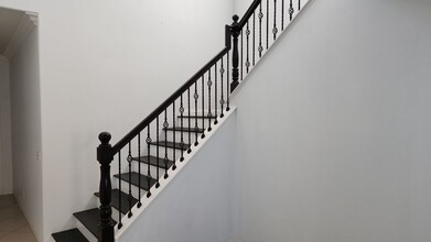 7668 Villa Rosa Ct in Corona, CA - Foto de edificio - Building Photo