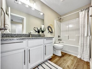 9137 Calvin Dr in West Des Moines, IA - Building Photo - Building Photo