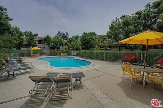 11818 Moorpark St in Studio City, CA - Building Photo - Building Photo