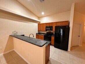3215 SW Santa Barbara Pl in Cape Coral, FL - Building Photo - Building Photo