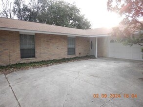 6818 Horwich in San Antonio, TX - Building Photo - Building Photo