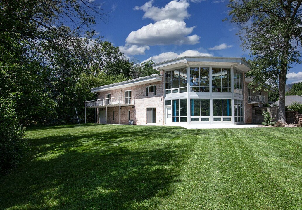 302 Pheasant Run in Kaukauna, WI - Building Photo