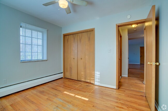 4865 Cadieux Rd in Detroit, MI - Building Photo - Building Photo