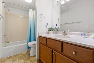 Arbor Lakes at Middleton in Middleton, WI - Foto de edificio - Building Photo