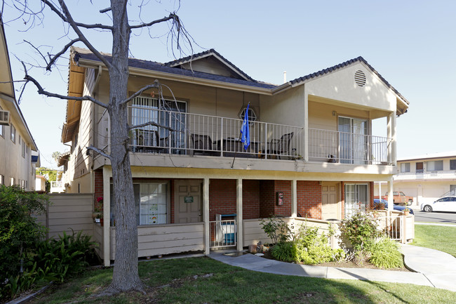 6303-6305 Comstock Ave in Whittier, CA - Foto de edificio - Building Photo