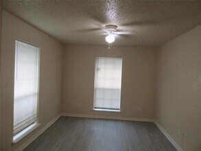 1345 Roan Dr in Lancaster, TX - Building Photo - Building Photo