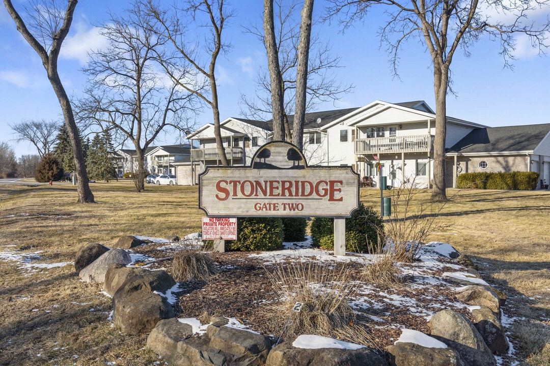 Stoneridge Apartments in Elkhorn, WI - Foto de edificio