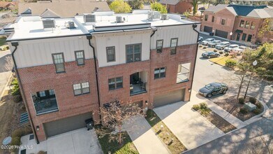 12 Brownstone Ln in Southern Pines, NC - Foto de edificio - Building Photo