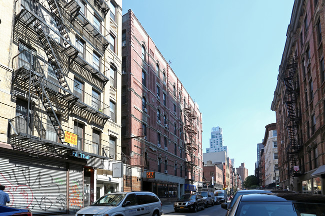 97-99 Rivington St in New York, NY - Building Photo - Building Photo