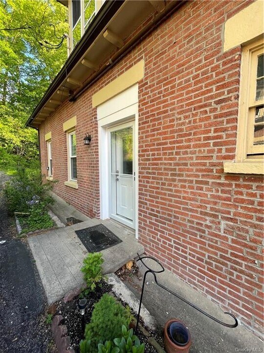 66 Rose Dr, Unit 11 in Highland Falls, NY - Building Photo