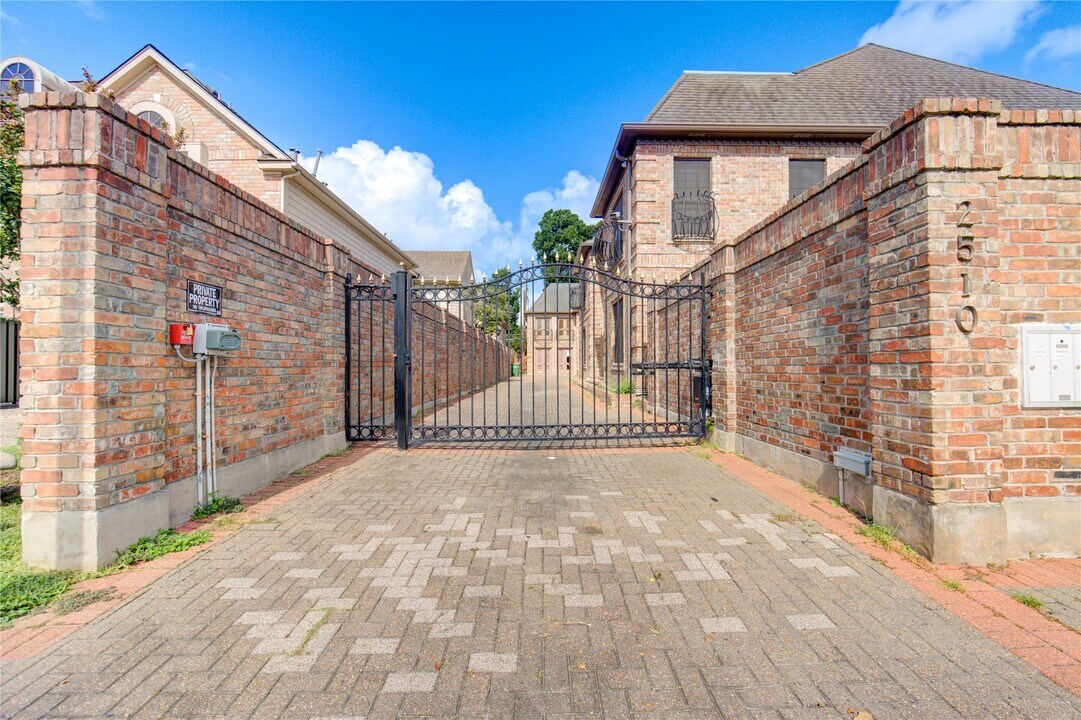 2510 Potomac Dr in Houston, TX - Building Photo