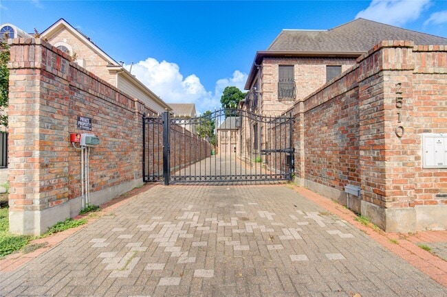 property at 2510 Potomac Dr