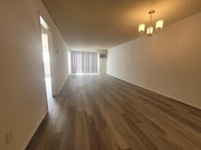 Eastborne III Apartments in Los Angeles, CA - Building Photo - Building Photo