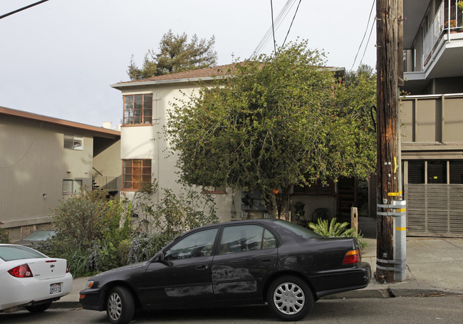 491 Stow Ave in Oakland, CA - Foto de edificio - Building Photo