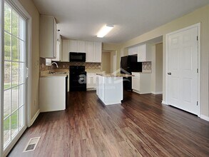 3679 Shorewood Dr in Amelia, OH - Building Photo - Building Photo