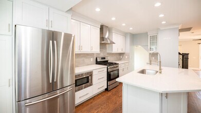 890 Emmons Ave in Birmingham, MI - Building Photo - Building Photo