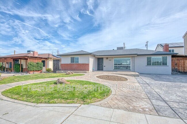 245 Minnewawa Ave in Clovis, CA - Building Photo - Building Photo