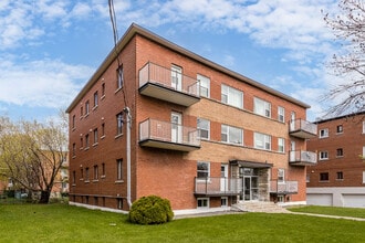 1475 Poirier Rue in St. Laurent, QC - Building Photo - Building Photo