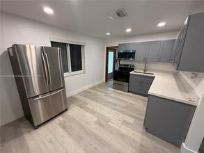 221 NE 1st Terrace, Unit 2 in Dania Beach, FL - Building Photo - Building Photo