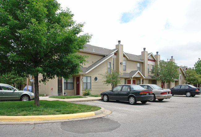 Lorimar Townhomes in Lawrence, KS - Building Photo - Building Photo