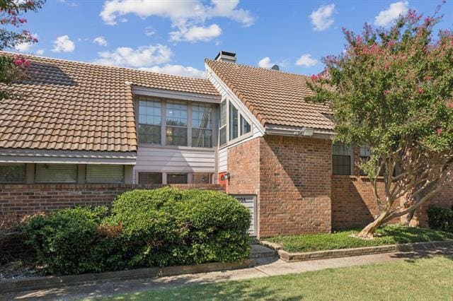 18240 Midway Rd in Dallas, TX - Foto de edificio - Building Photo