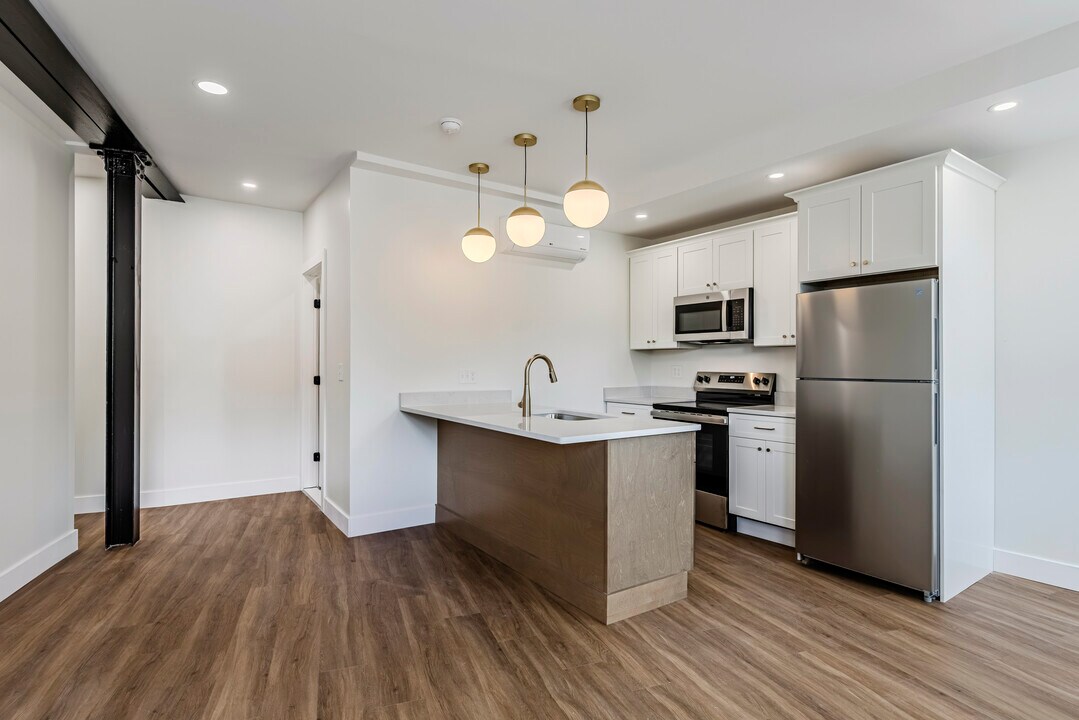 106 Hotel St, Unit #2 in Utica, NY - Building Photo