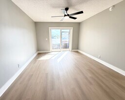1830 Abbey Rd, Unit 105 in West Palm Beach, FL - Building Photo