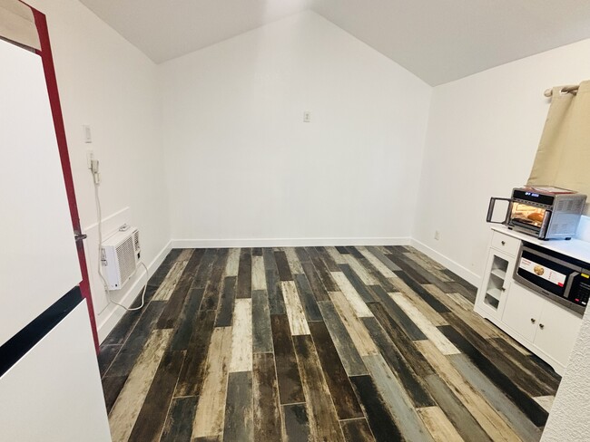 property at 152 W Tenth St