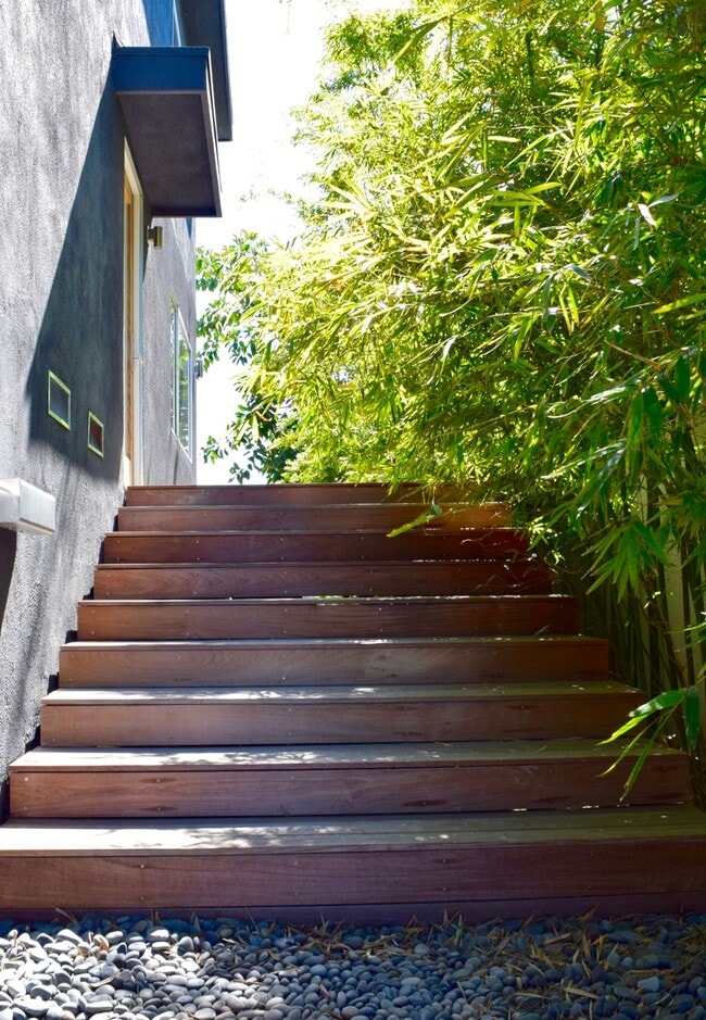 2028 Lemoyne St, Unit 2028 in Los Angeles, CA - Foto de edificio - Building Photo