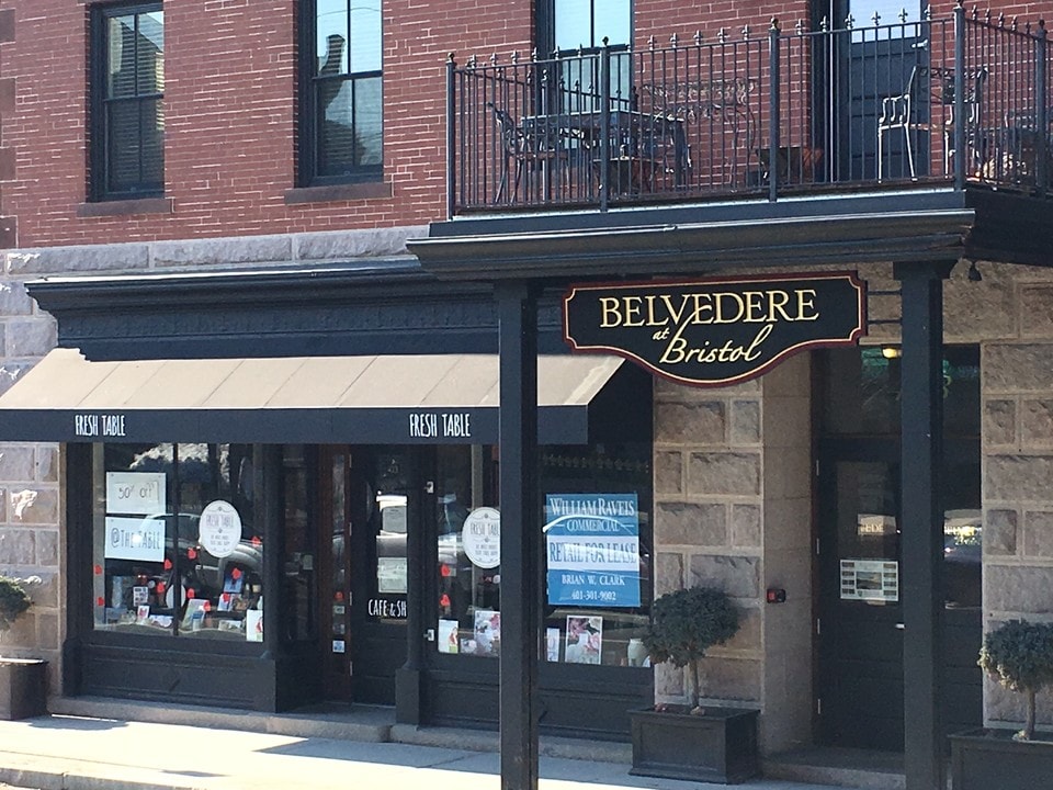 The Belvedere at Bristol in Bristol, RI - Foto de edificio