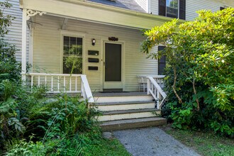 4 Wilson St, Unit 3 in Topsham, ME - Building Photo - Building Photo