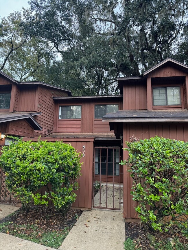 809 SW 55th Terrace in Gainesville, FL - Foto de edificio - Building Photo
