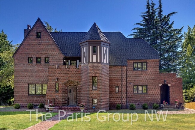 property at 1805 NW Blue Ridge Dr