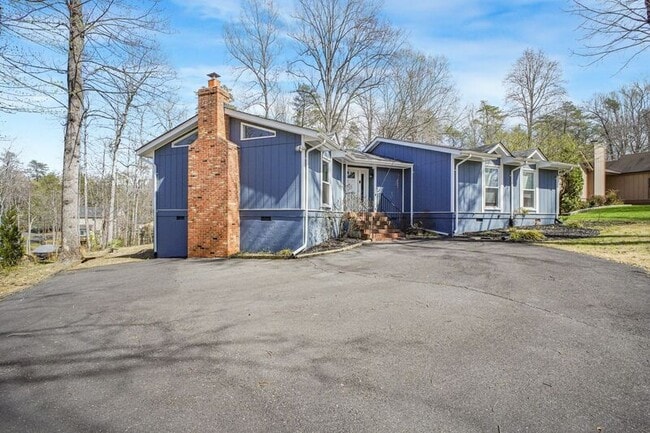 306 Happy Creek Rd in Locust Grove, VA - Building Photo - Building Photo