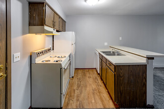 907 Dale St Apartments in Hutchinson, MN - Building Photo - Interior Photo