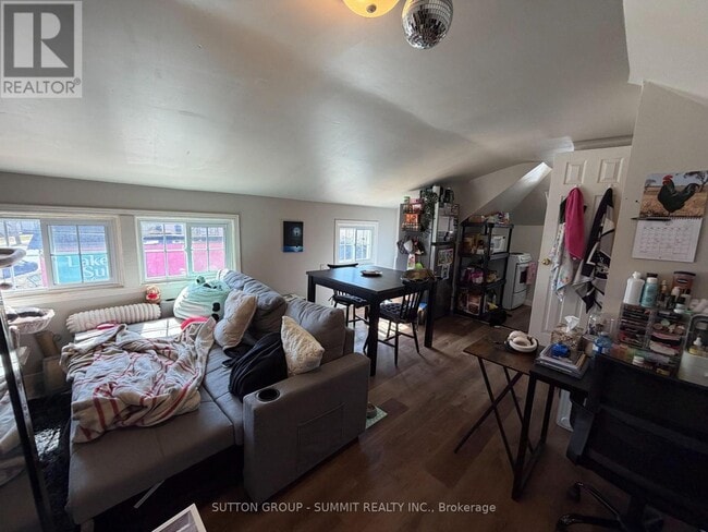 155 Lake St in St Catharines, ON - Building Photo - Building Photo