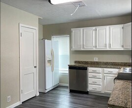 1709 Keneipp Rd in Carrollton, TX - Foto de edificio - Building Photo