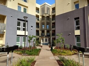 200 E 10th St in Gilroy, CA - Building Photo - Building Photo