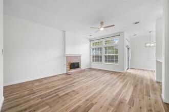 3841 Pine Valley Dr in Plano, TX - Foto de edificio - Building Photo