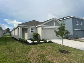 5105 Red Rooster Rd in Parrish, FL - Foto de edificio - Building Photo
