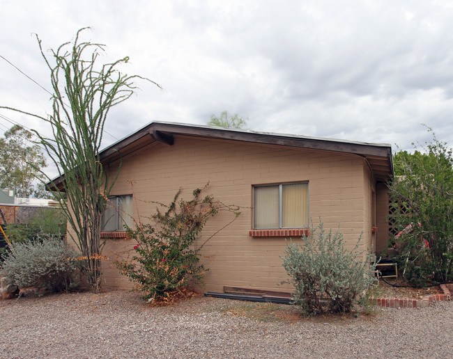 321-329 E Blacklidge Dr in Tucson, AZ - Foto de edificio - Building Photo