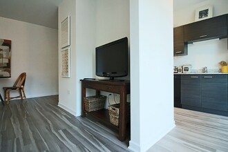 125 W Chicago Ave in Chicago, IL - Building Photo - Building Photo