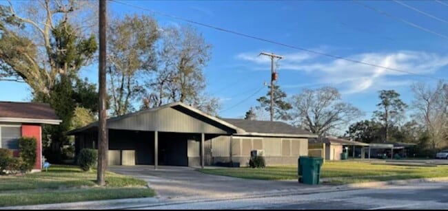 1908 N 16th St in Orange, TX - Building Photo - Building Photo